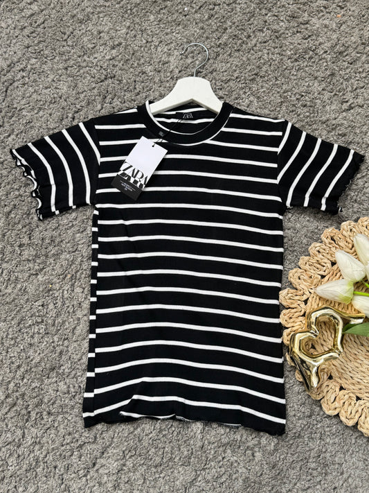Basic short-sleeve T-shirt