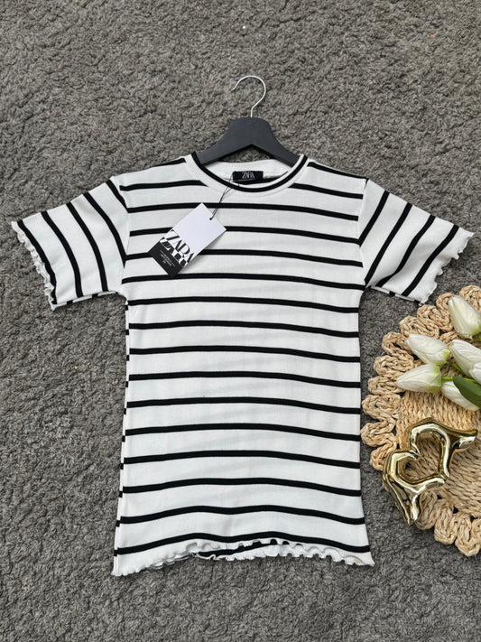 Basic short-sleeve T-shirt